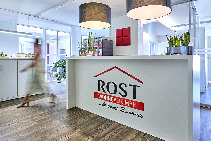 Rost-Wohnbau Energiesparhaus Immobilie Mehrfamilienhaus Büro Empfang