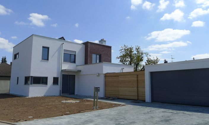 Rost-Wohnbau Einfamilienhaus Energiesparhaus Eigentumswohnungen mit Garage