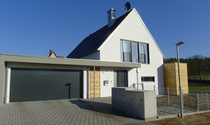 Rost-Wohnbau Einfamilienhaus Energiesparhaus Eigentumswohnungen mit Garten und Garage