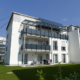 Rost-Wohnbau Energiesparhaus Immobilie Mehrfamilienhaus mit Balkon und Garten