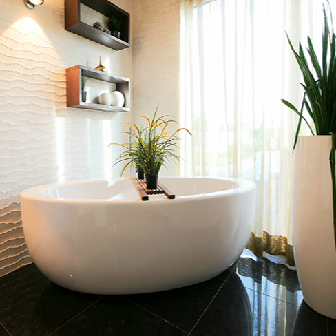 Rost-Wohnbau Einfamilienhaus Energiesparhaus Badezimmer mit freistehender Wanne